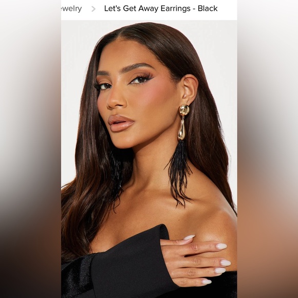 Let’s Get Away Earrings - Black Feathers - Picture 2 of 6